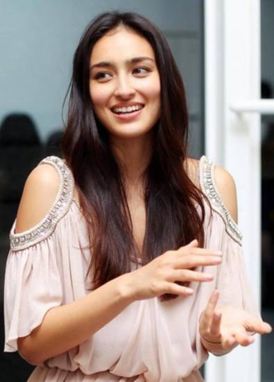 日本模特长谷川润,日本时尚界的璀璨明珠